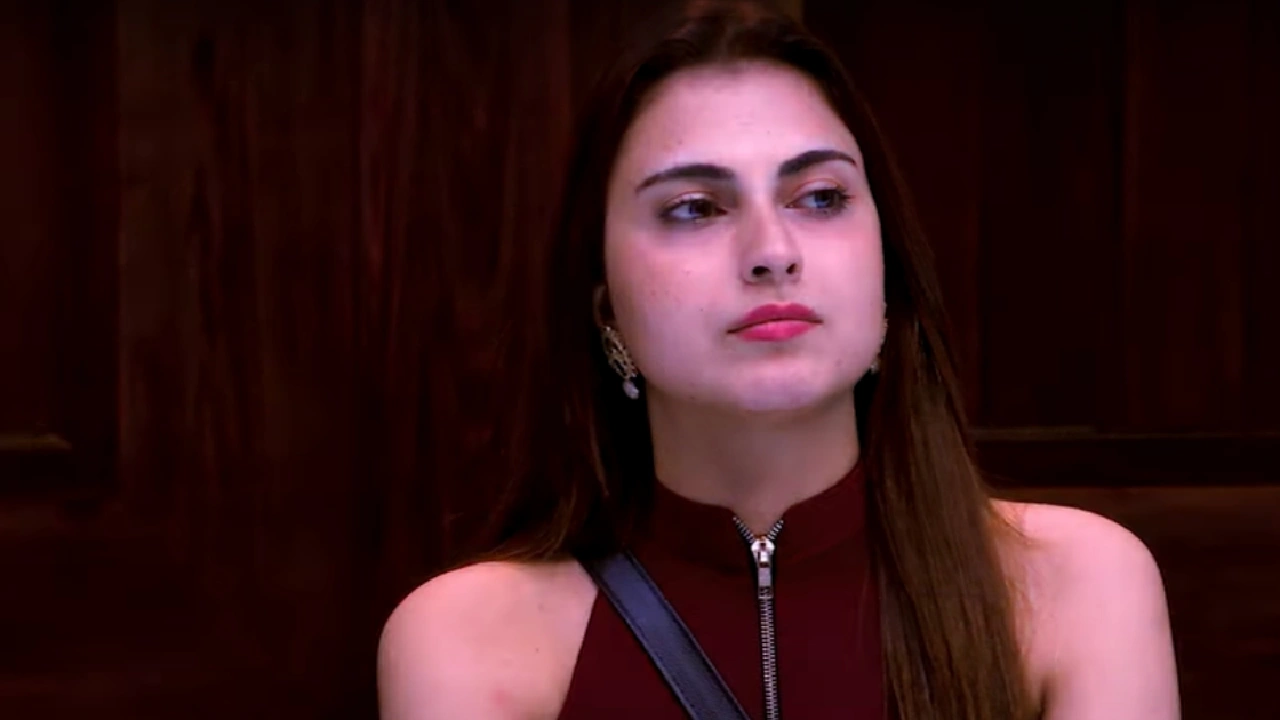 bigg-boss-19-first-day-eviction-farhana-secret-room