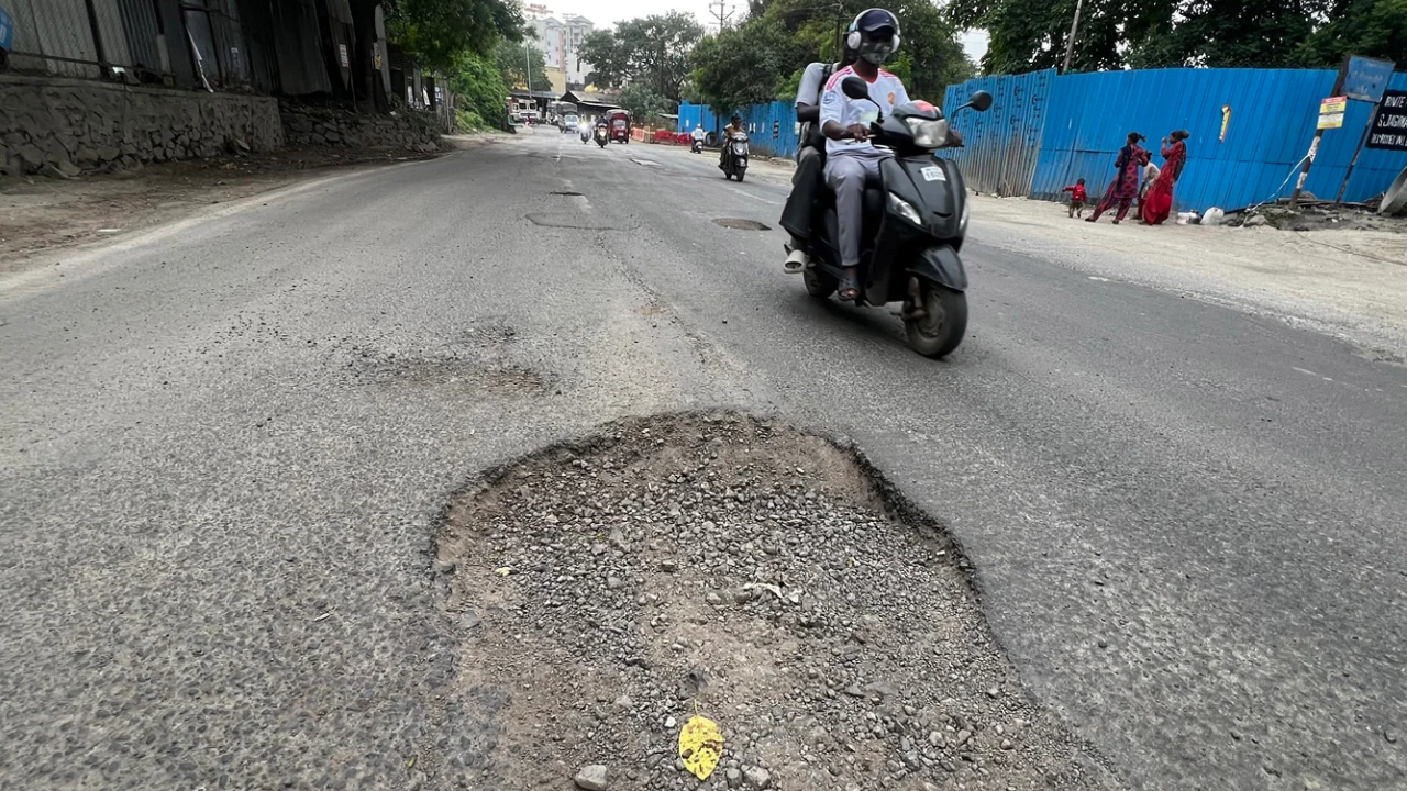 Vadodara roads filled with potholes after rain, accidents on rise, citizens demand urgent repair