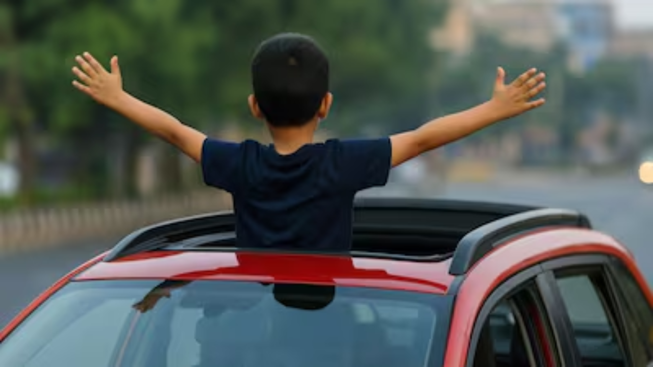 child-accident-bangalore-car-sunroof-viral-video